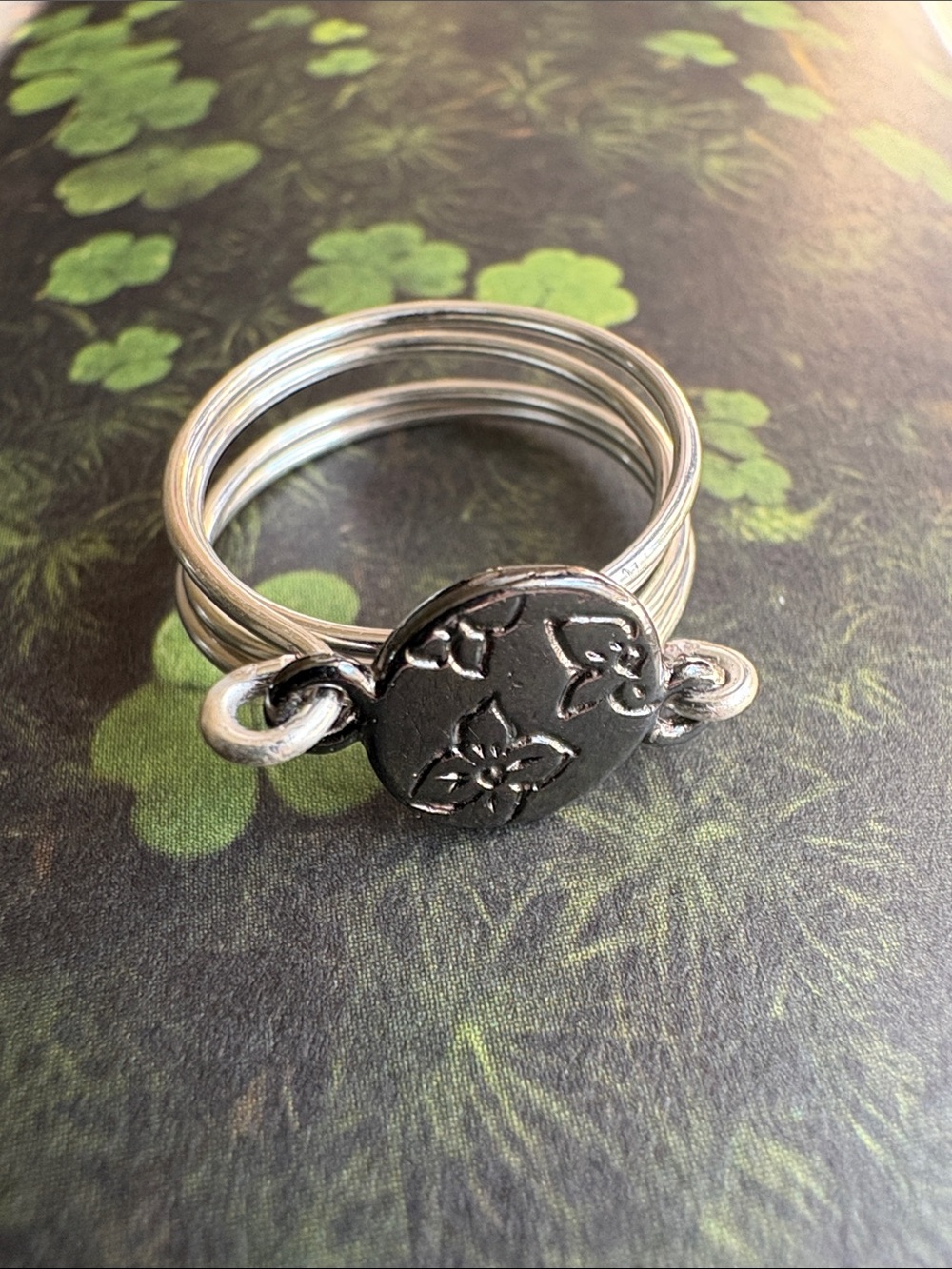 NWOT Handcrafted Silver Plated Floral Medallion Ring - Size 7.5